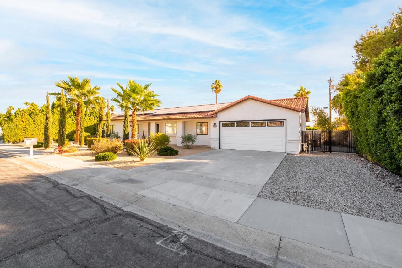 Beautiful Palm Springs Home Large Private Yard Exterior photo